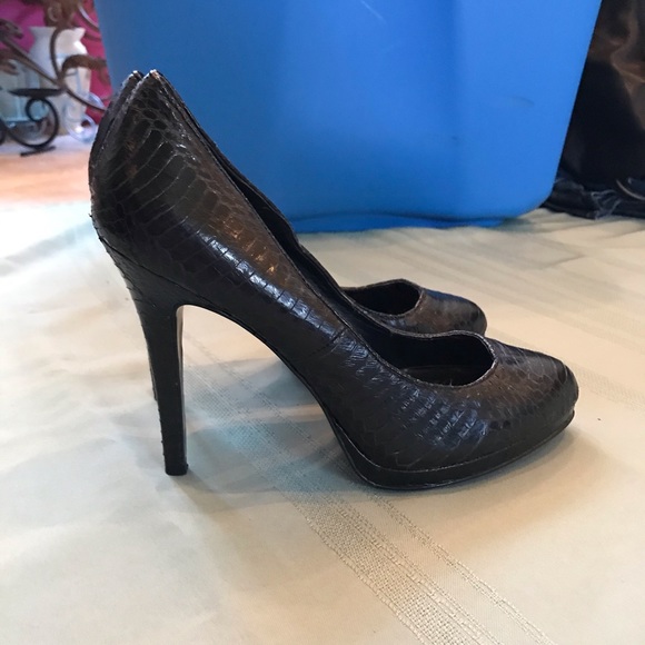 Ralph Lauren black leather snakeskin pumps - Picture 6 of 8